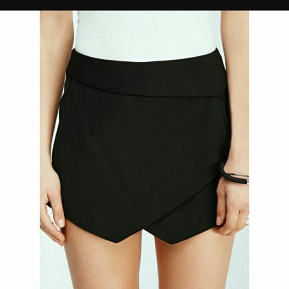 Forever21 Origami Black Skort | Size: M